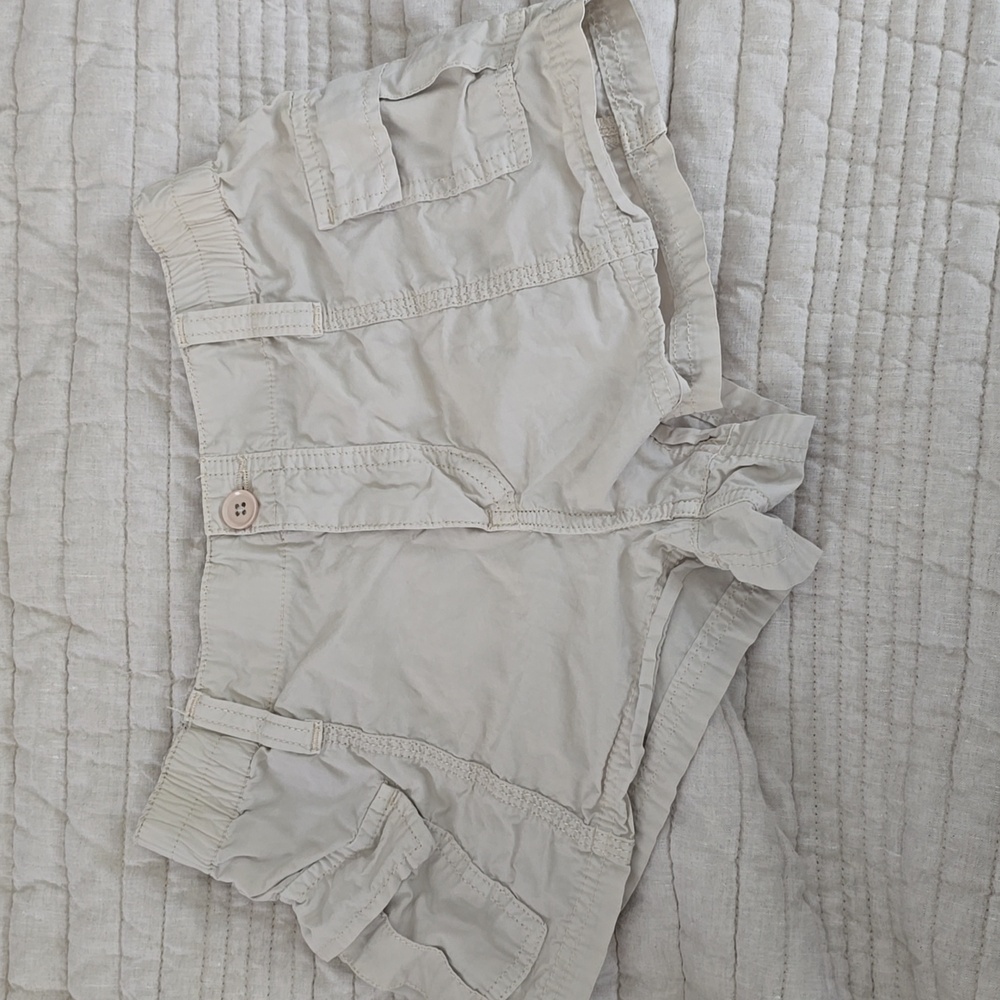 Kaki shorts size 24 Urban Outfitters
